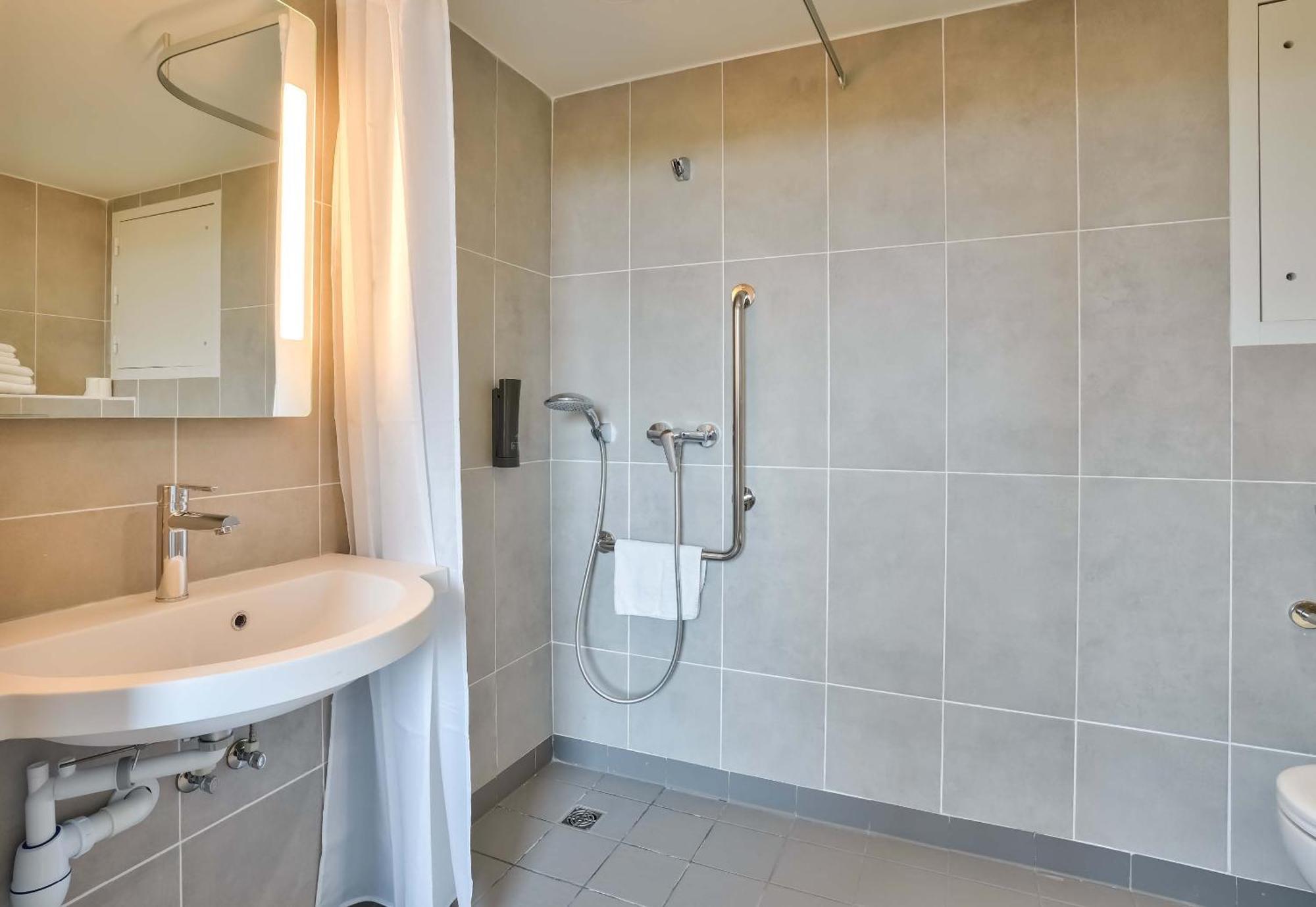 B&B Hotel Paris Porte D'Orleans Montrouge Kültér fotó